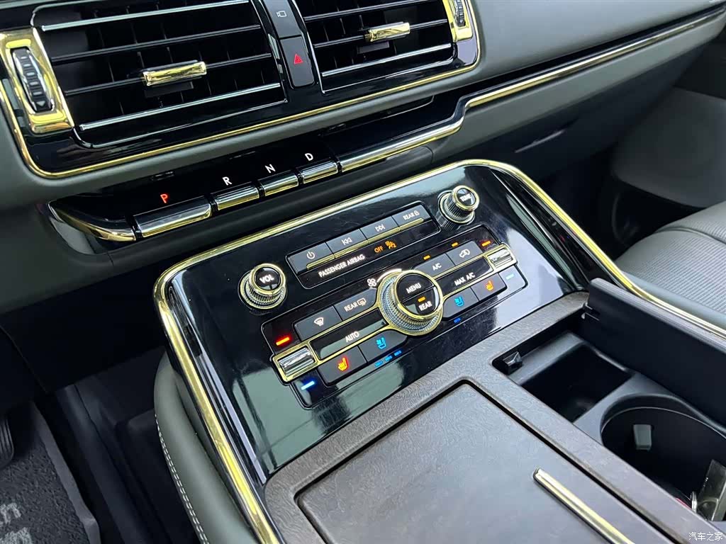 Lincoln Navigator, 2023 21
