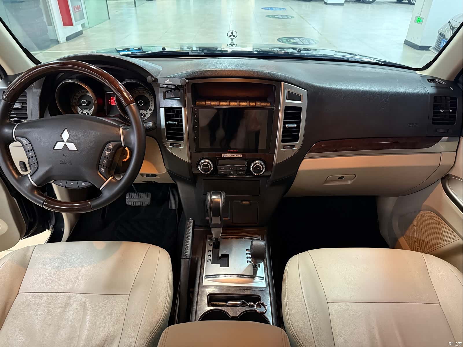 Mitsubishi Pajero, 2020 6