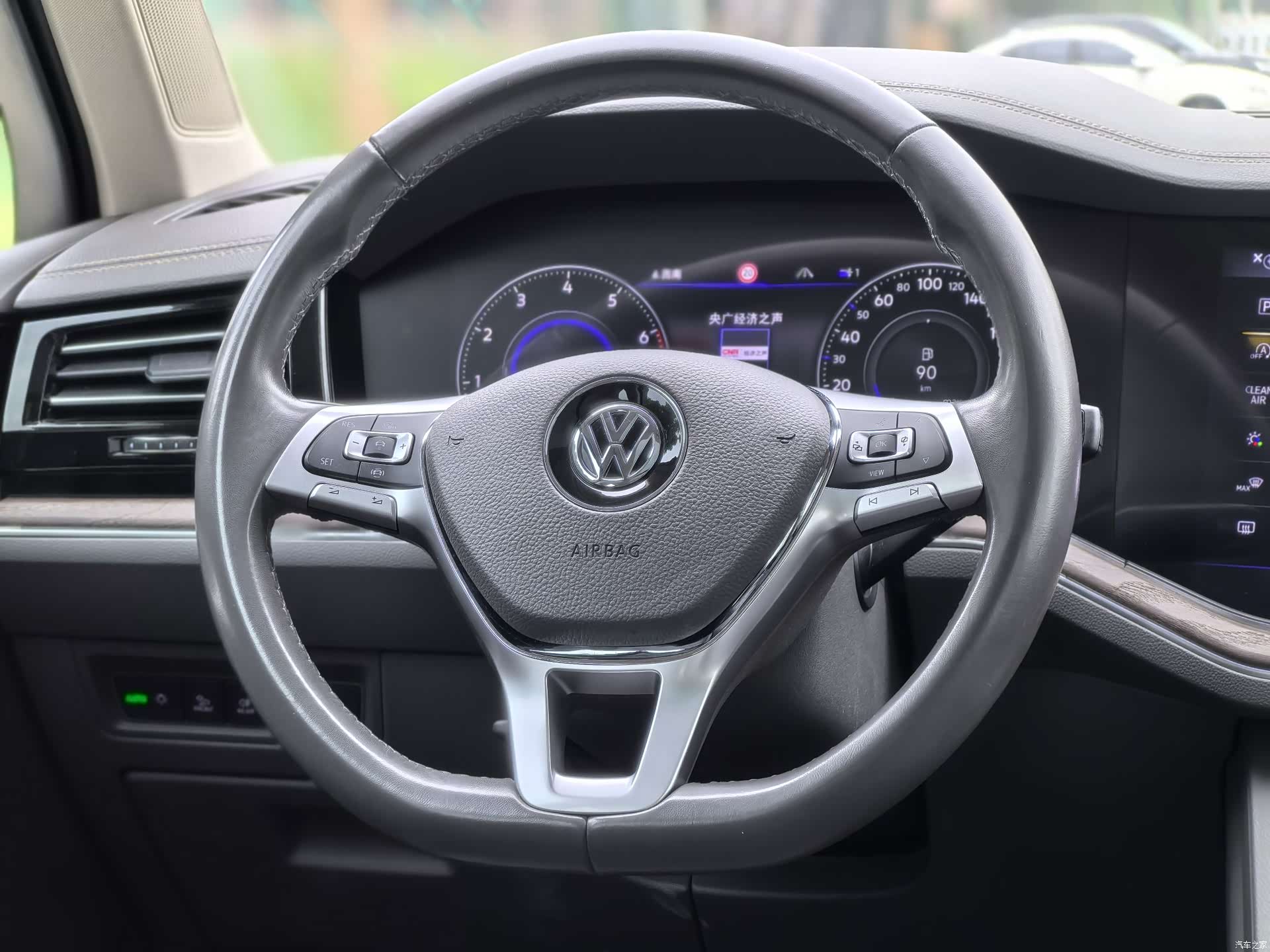 Volkswagen Touareg, 2020 11