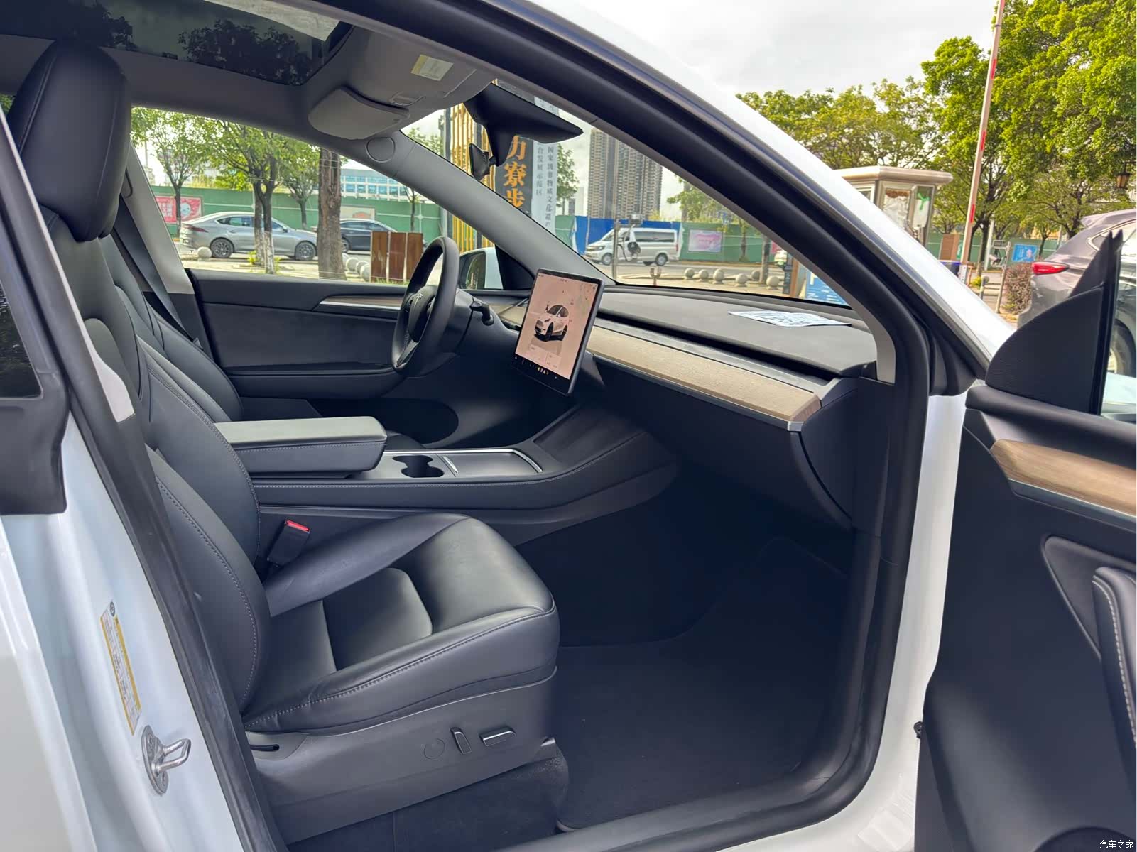 Tesla Model Y, 2023 11