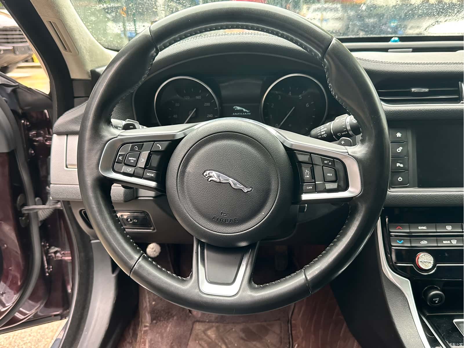 Land Rover XFL, 2018 12