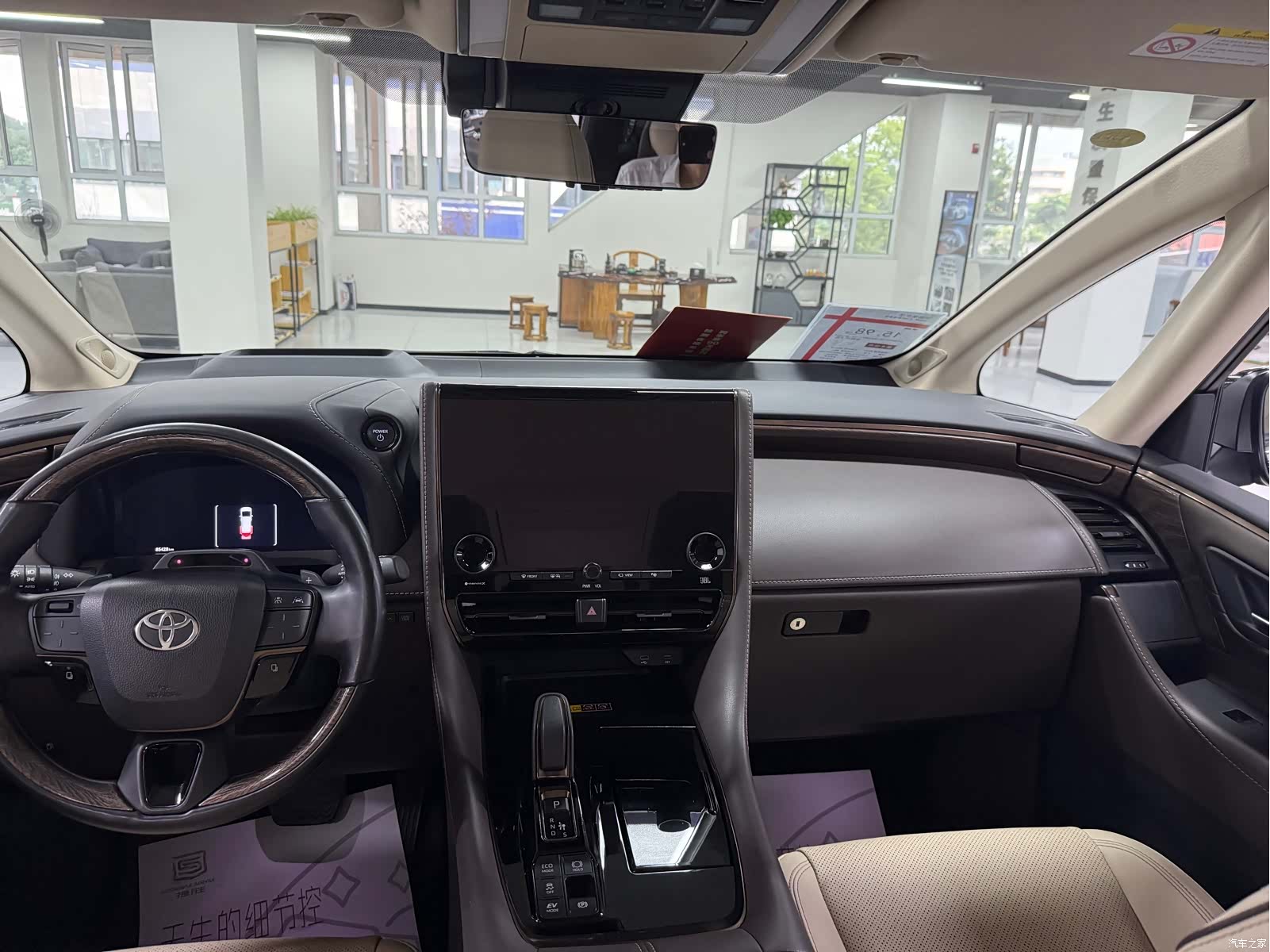 Toyota Alphard, 2024 4