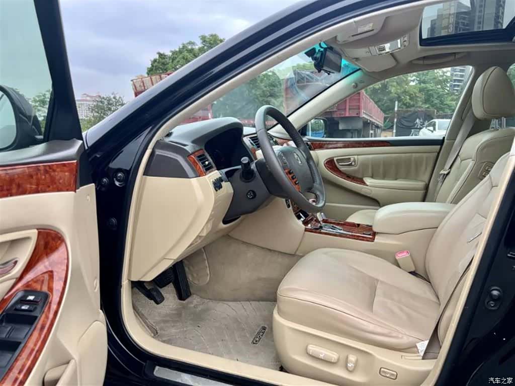 Toyota Crown, 2009 4