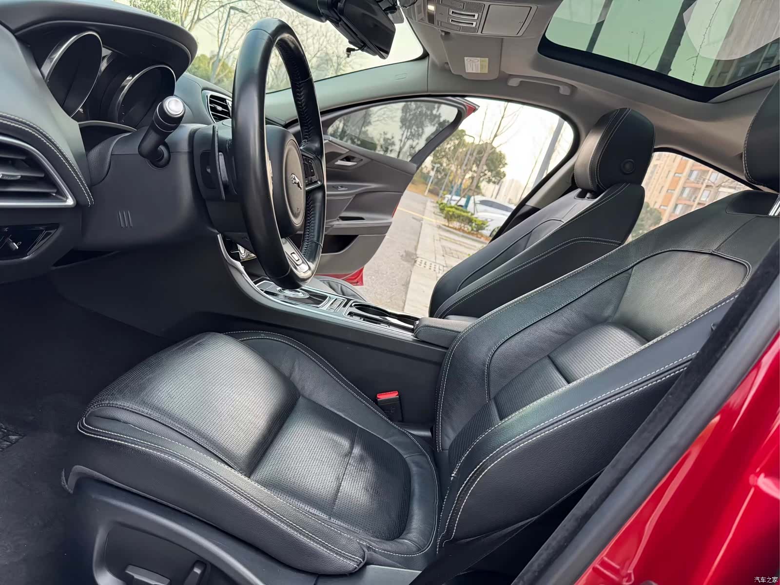 Jaguar XE, 2016 9