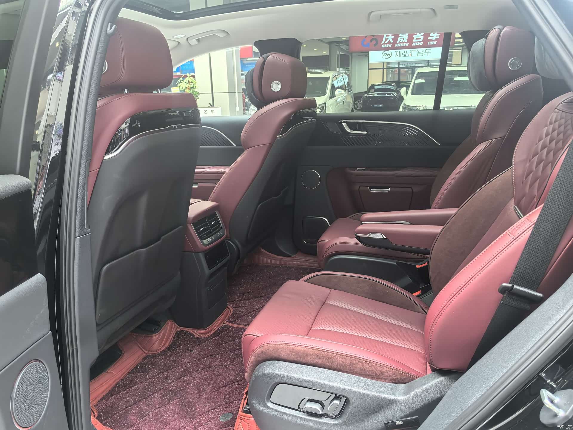 Hongqi E-HS9, 2023 13