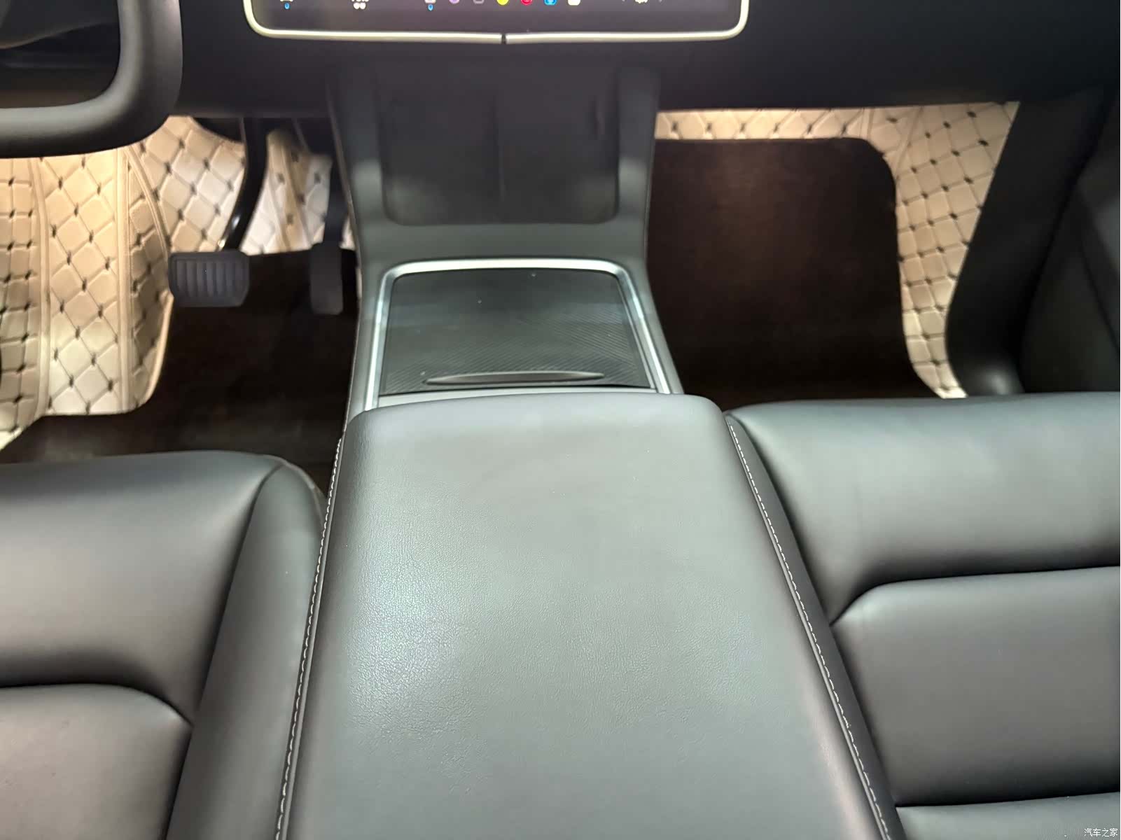 Tesla Model Y, 2023 15