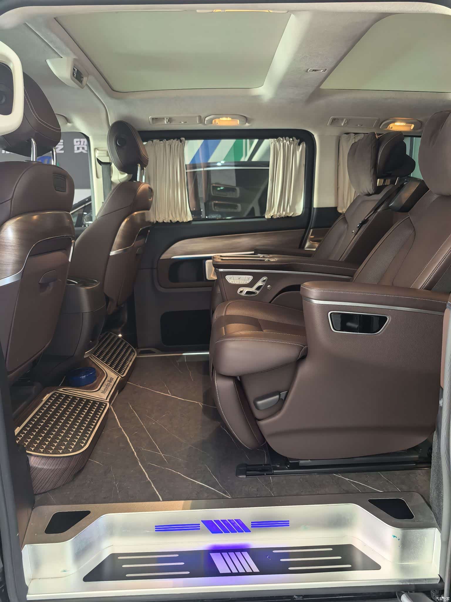 Mercedes-Benz V-Class, 2023 7