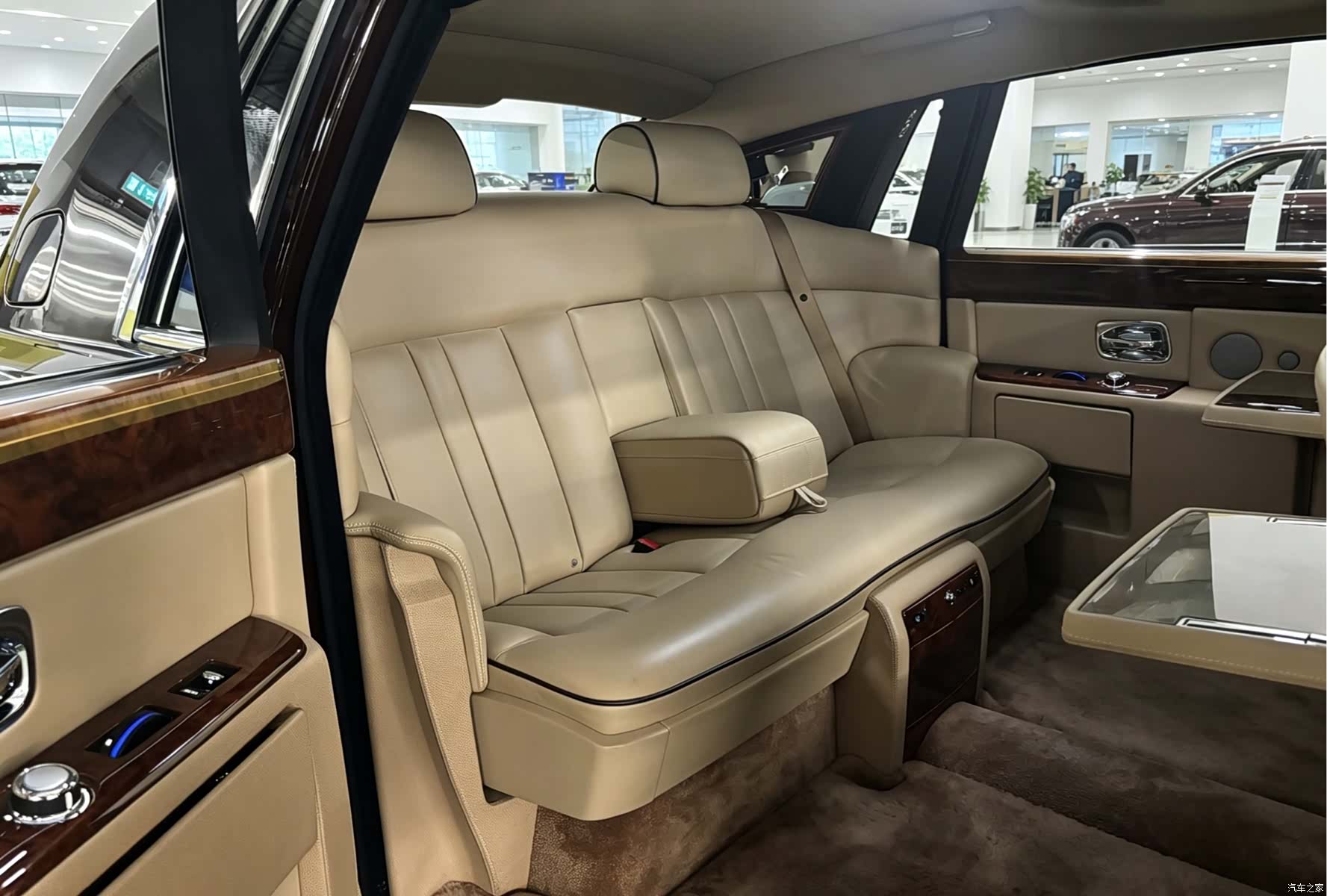 Rolls-Royce Phantom, 2016 все фото