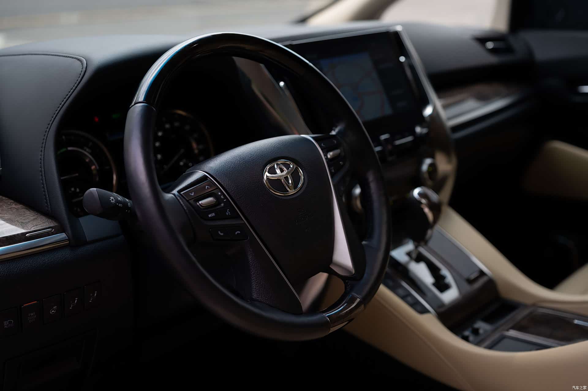 Toyota Vellfire, 2022 все фото
