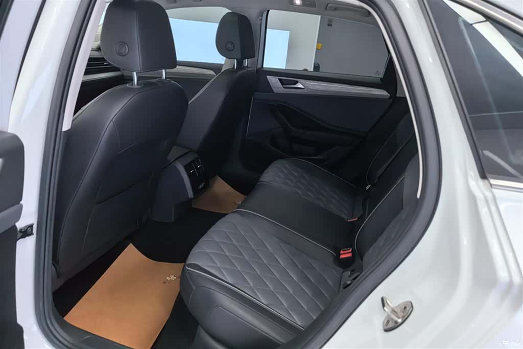 Volkswagen Sagitar, 2023 11