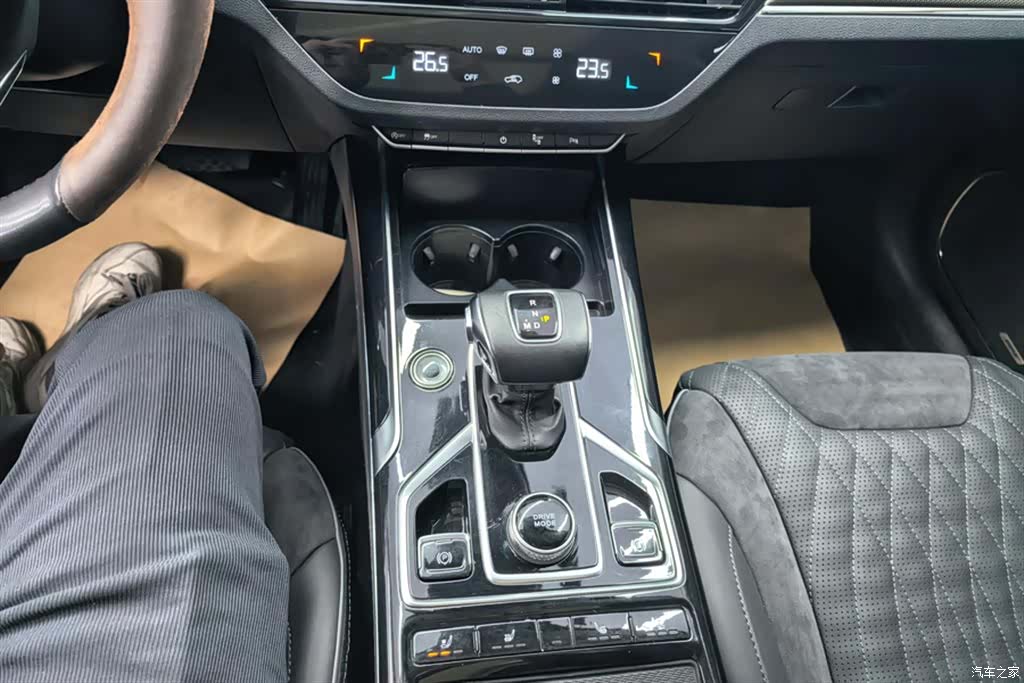 Hongqi HS5, 2022 16
