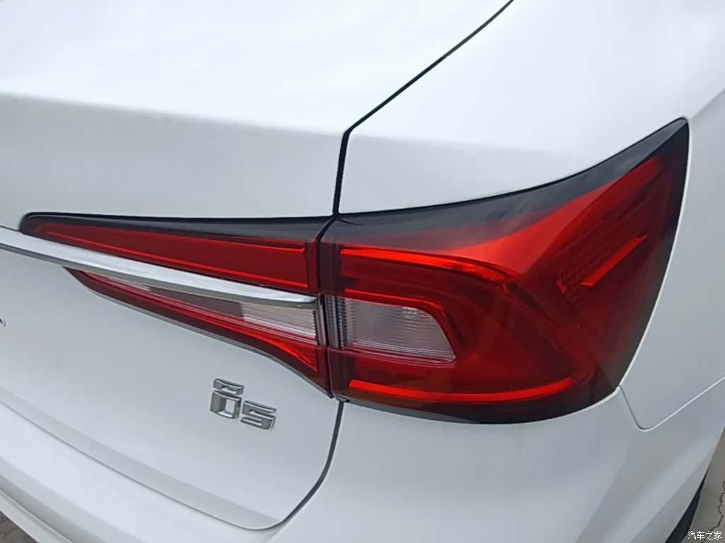 Roewe i5, 2019 8