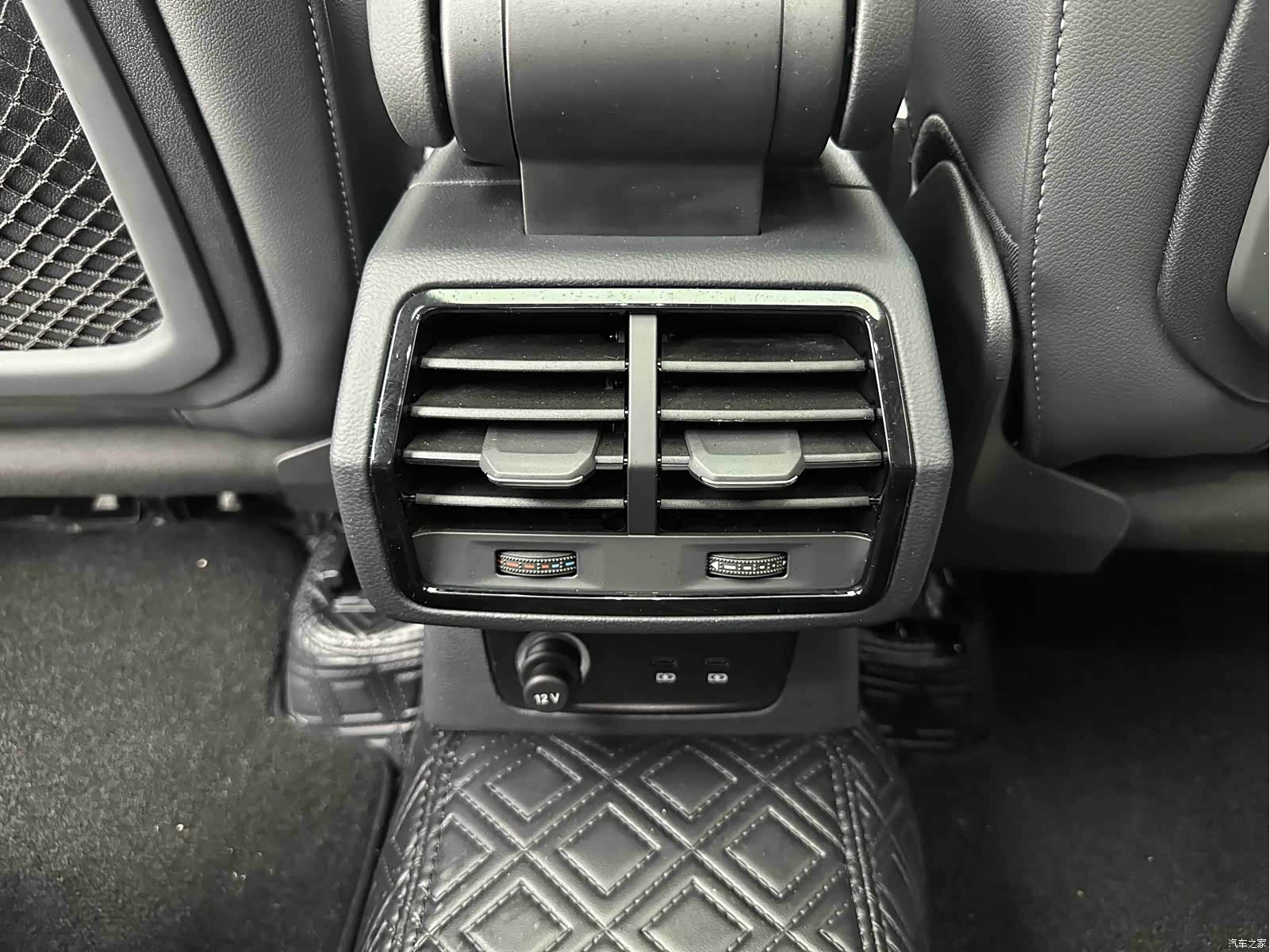 Audi Q3, 2023 13