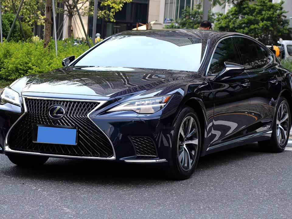 Lexus LS