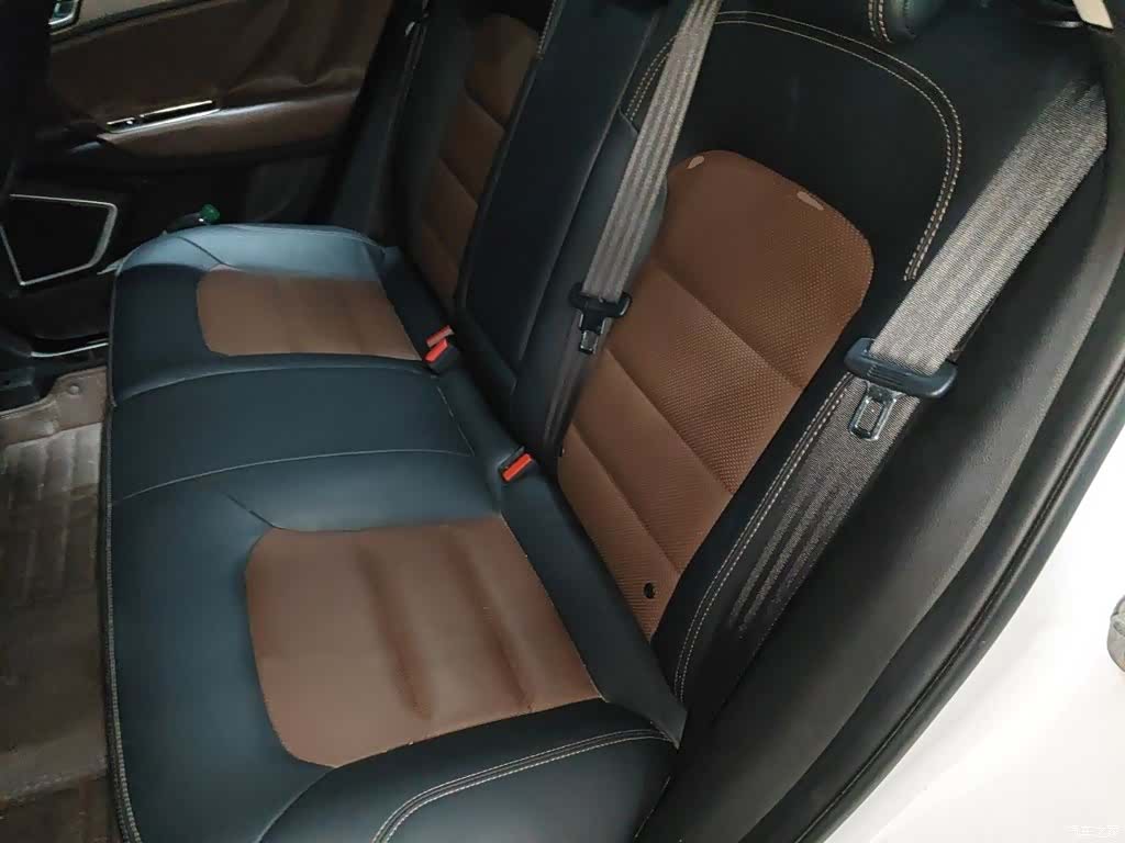 Geely Emgrand, 2017 15
