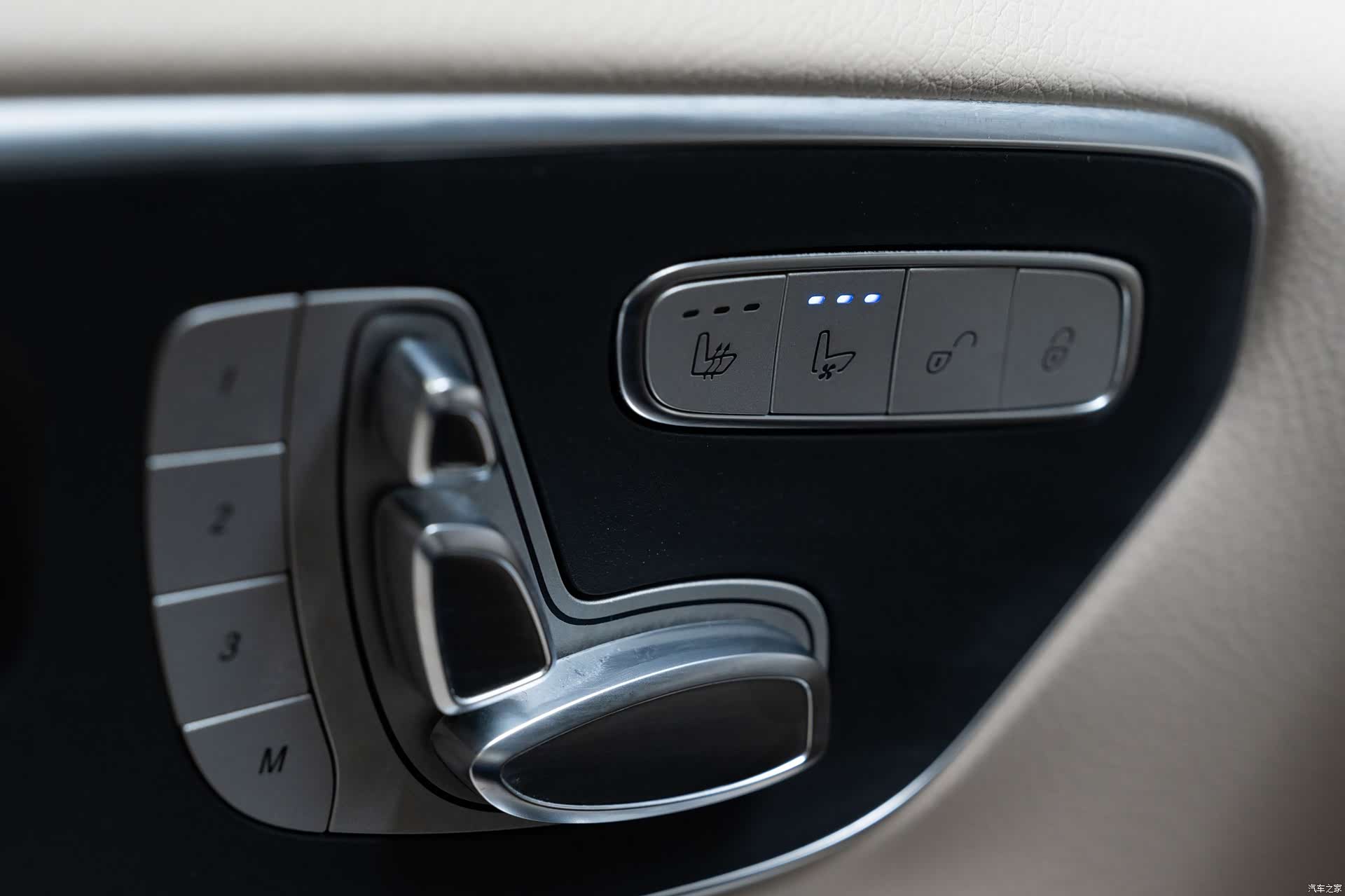 Mercedes-Benz V-Class, 2024 16