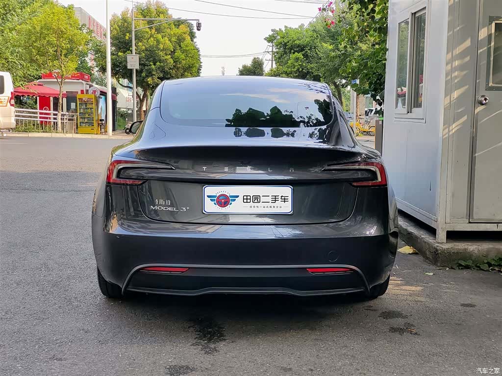 Tesla Model 3, 2024 все фото
