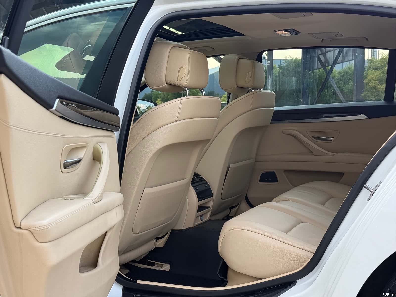 BMW 5 Series, 2012 23