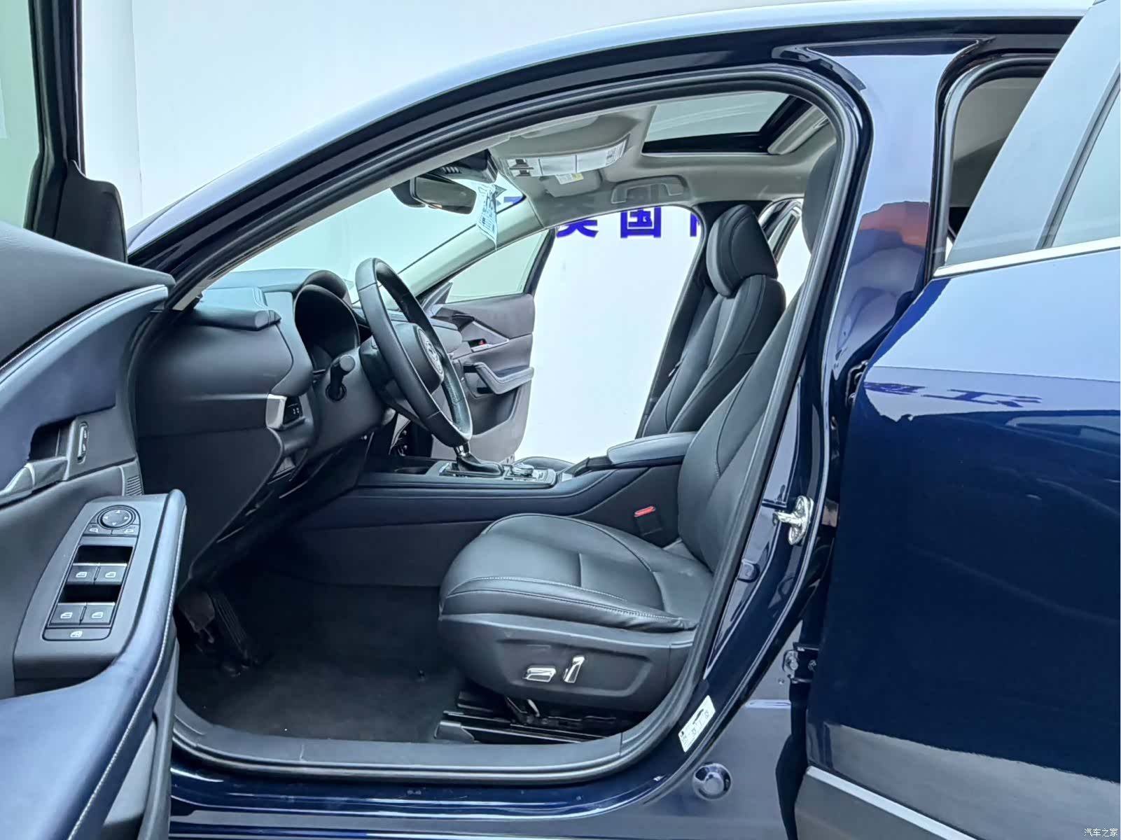 Mazda CX-30, 2022 все фото