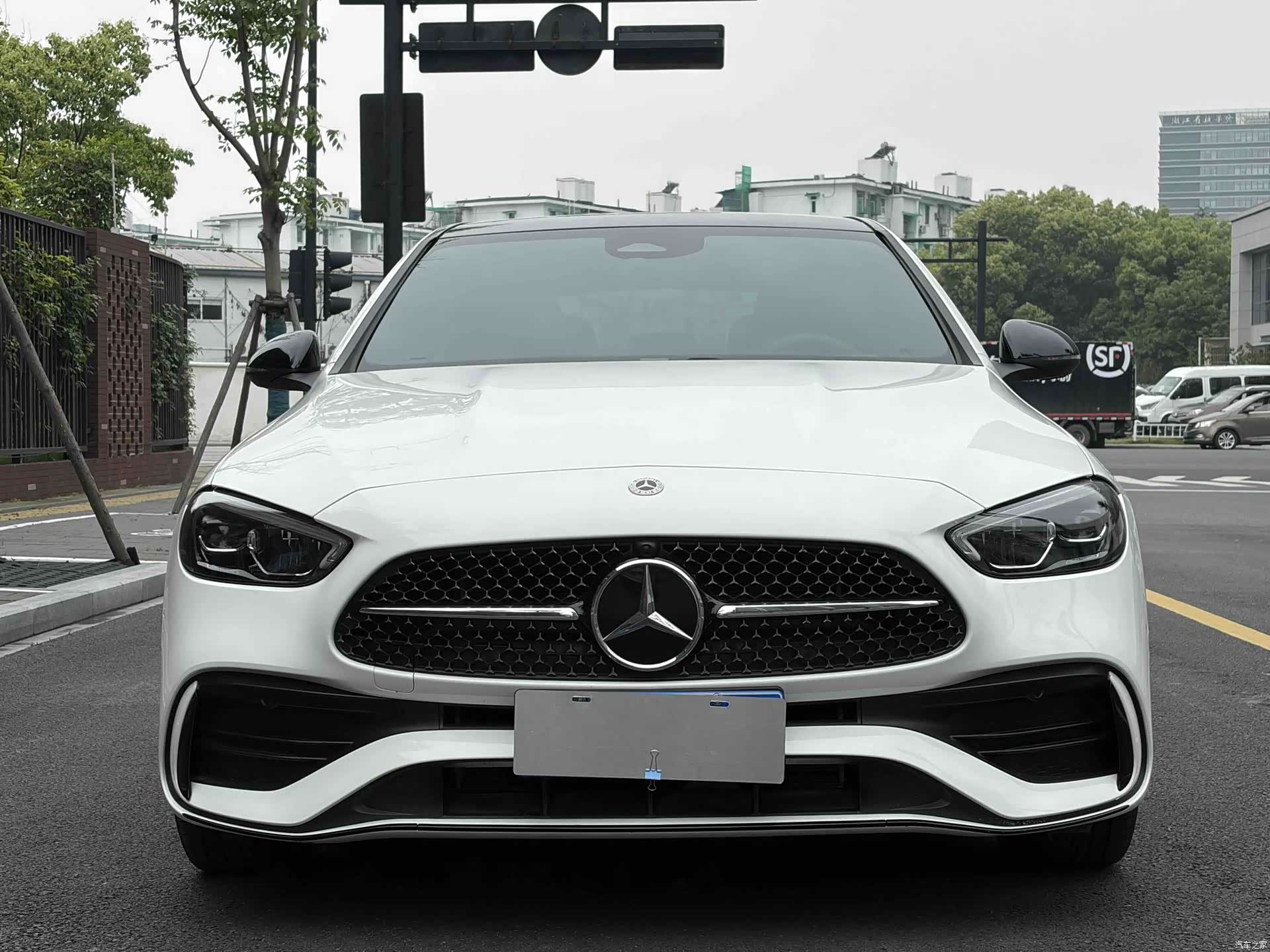 Mercedes-Benz C-Class, 2024 3