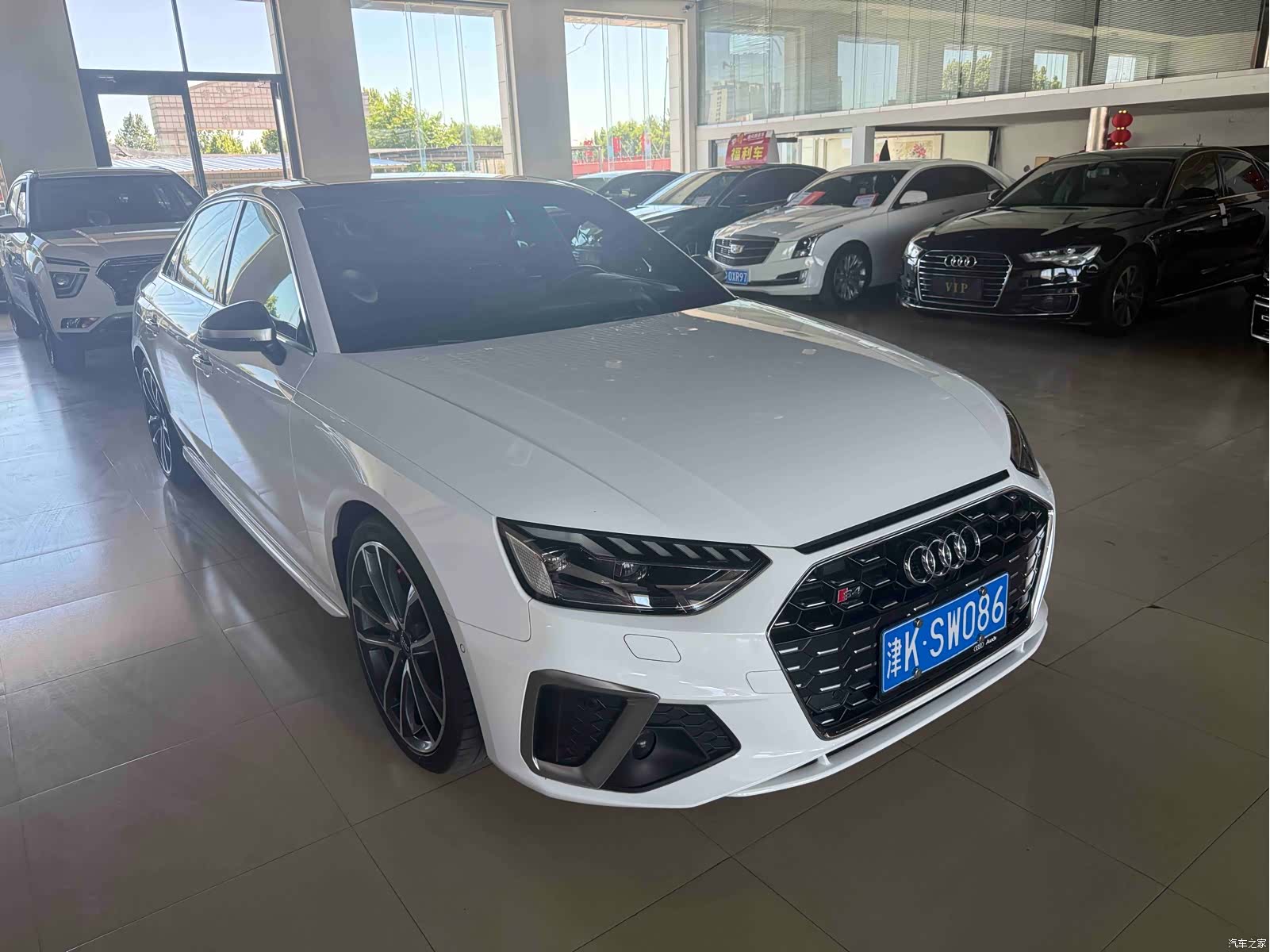 Audi A4L, 2021 3