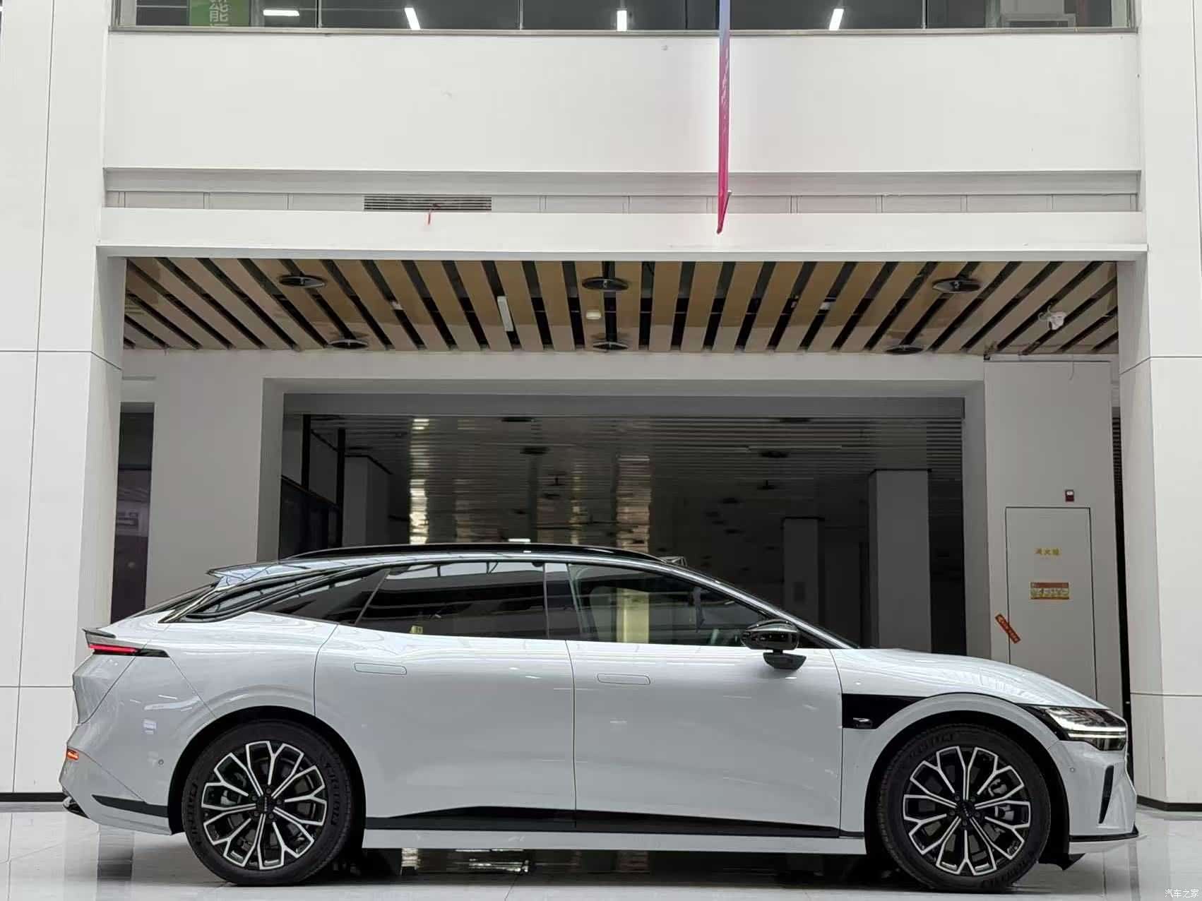 Zeekr 007, 2025 4
