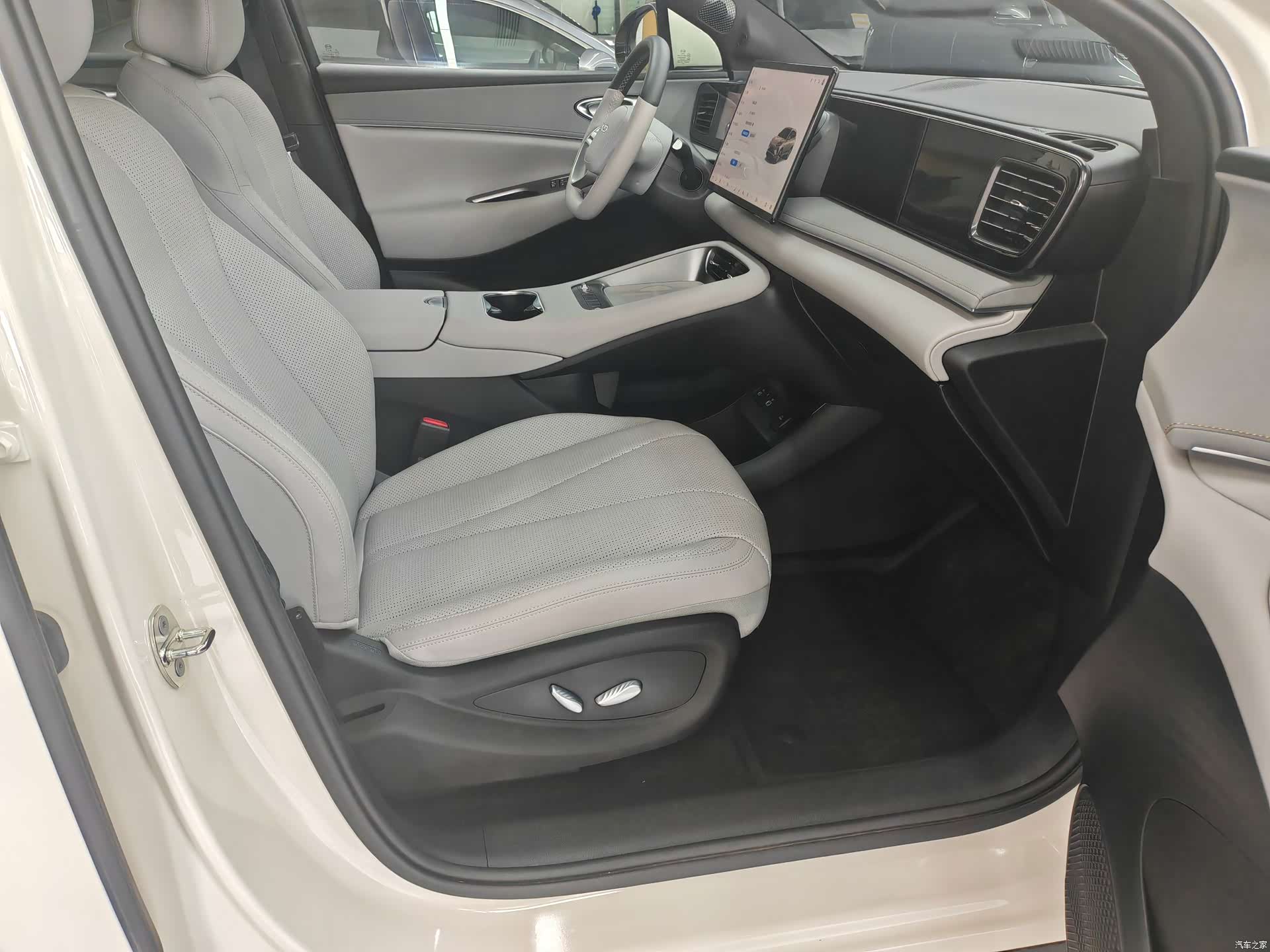 BYD HiAce, 2025 12