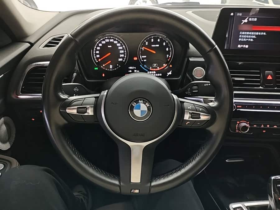 BMW 1 Series 2023, фото 11