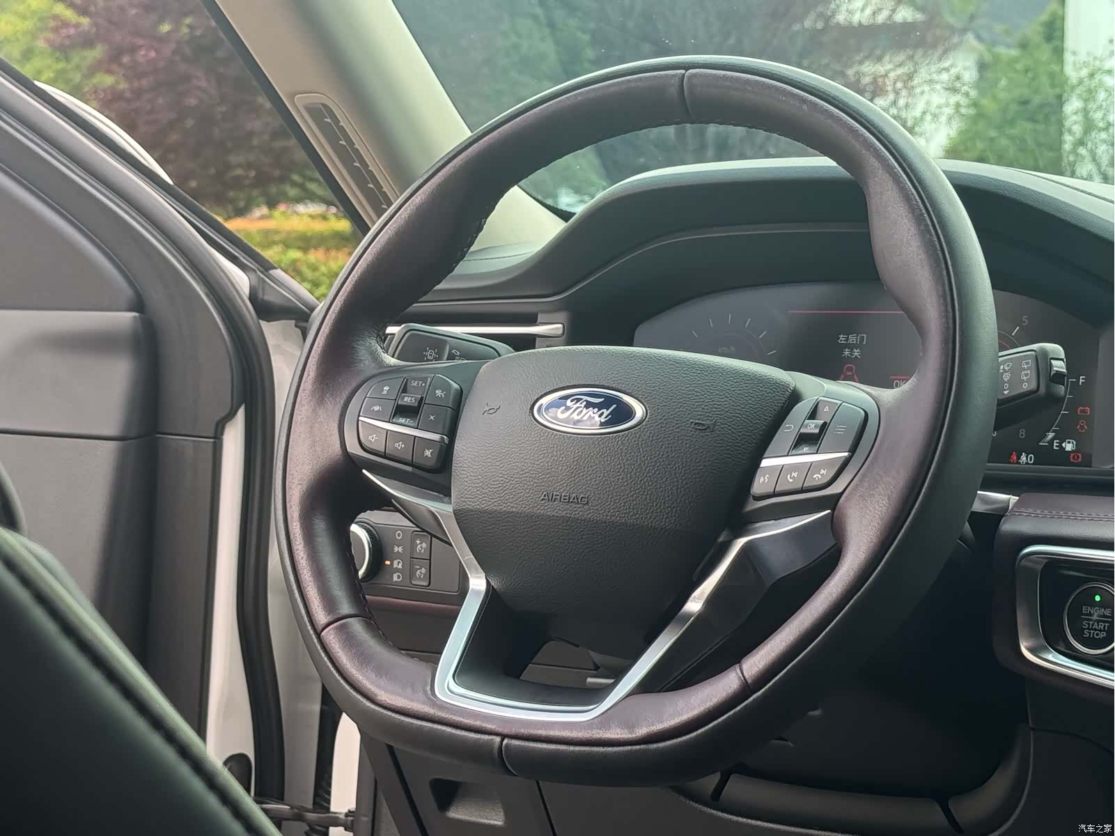 Ford Explorer, 2024 10