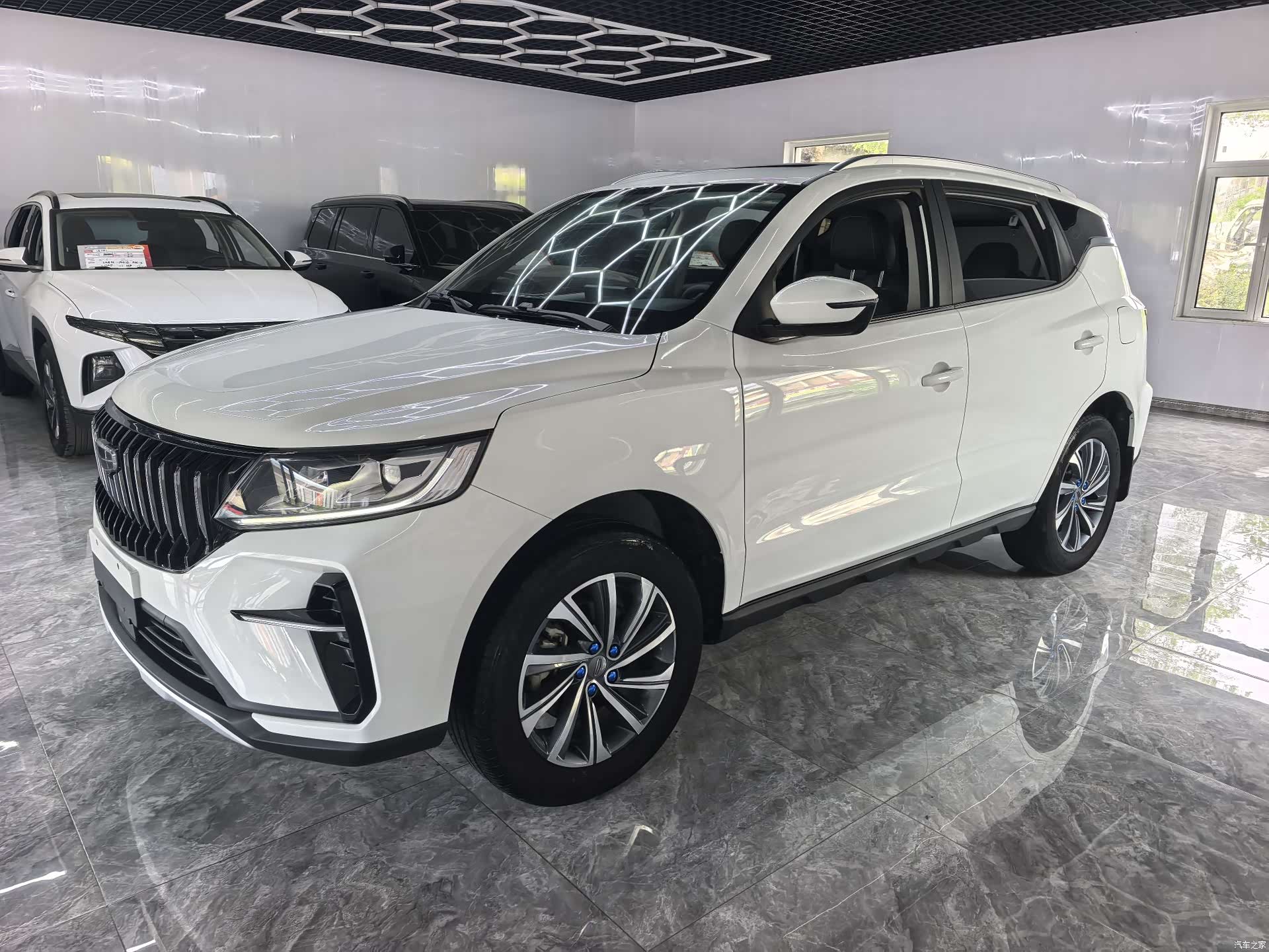 Geely X6, 2022 3