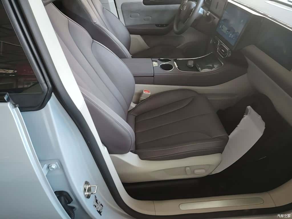 Leapmotor C11, 2021 25