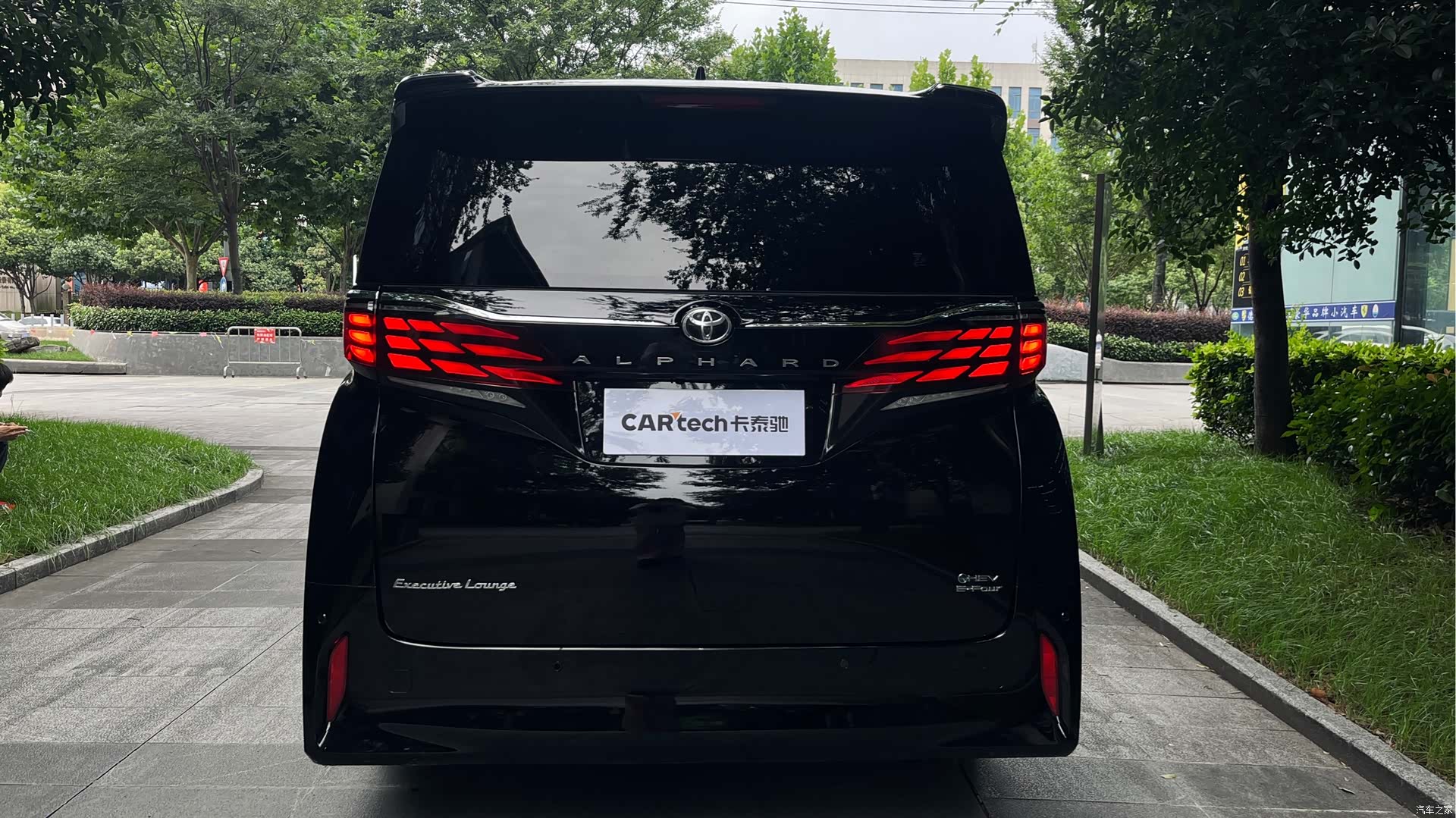 Toyota Alphard, 2024 7
