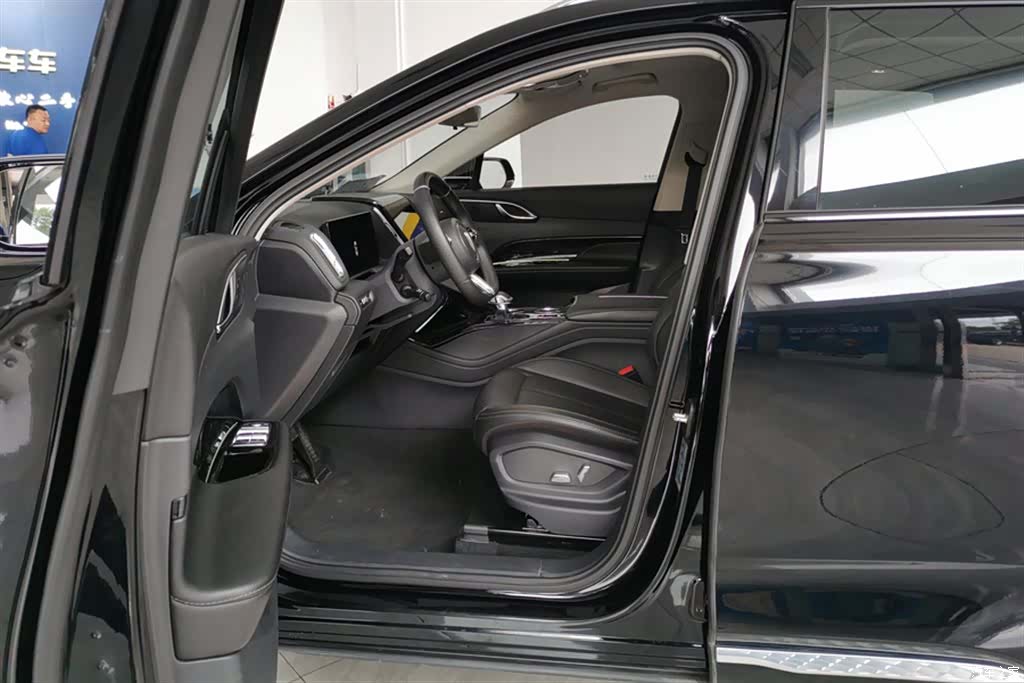 Hongqi HS3, 2024 9