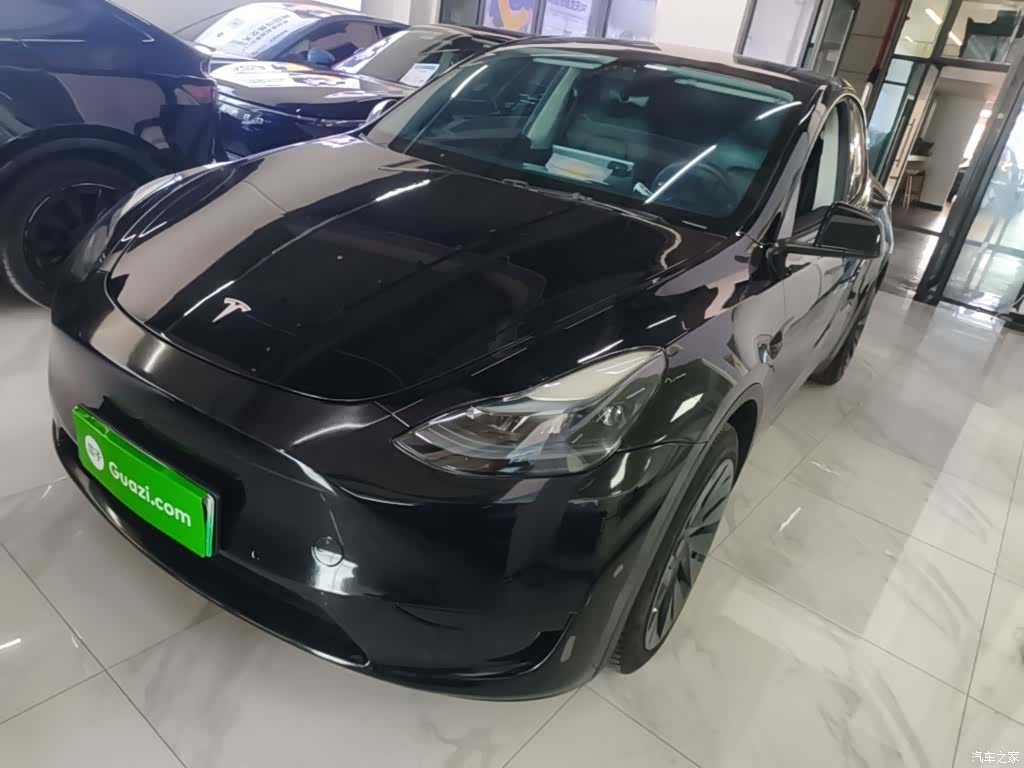 Tesla Model Y, 2023 1