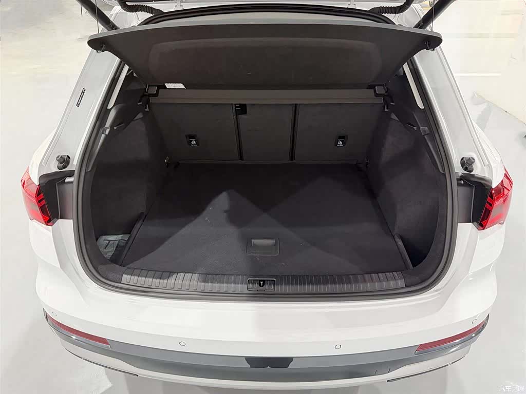 Audi Q3, 2023 13