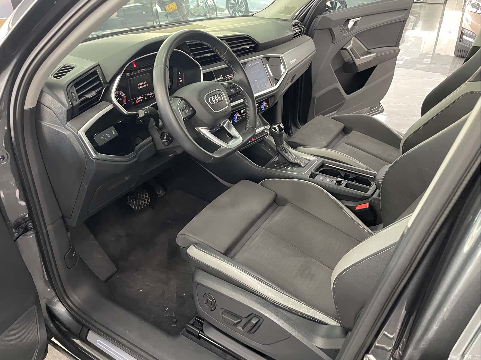 Audi Q3, 2022 все фото