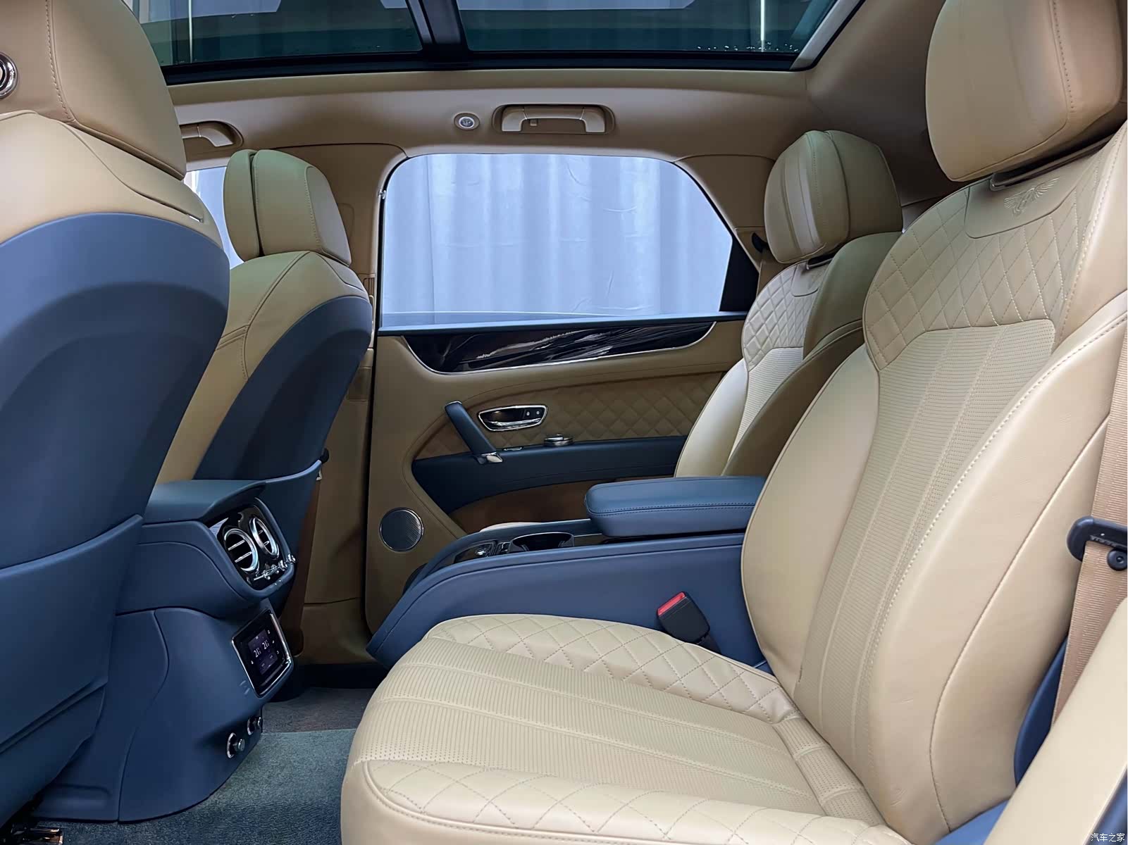 Bentley Bentayga, 2017 7