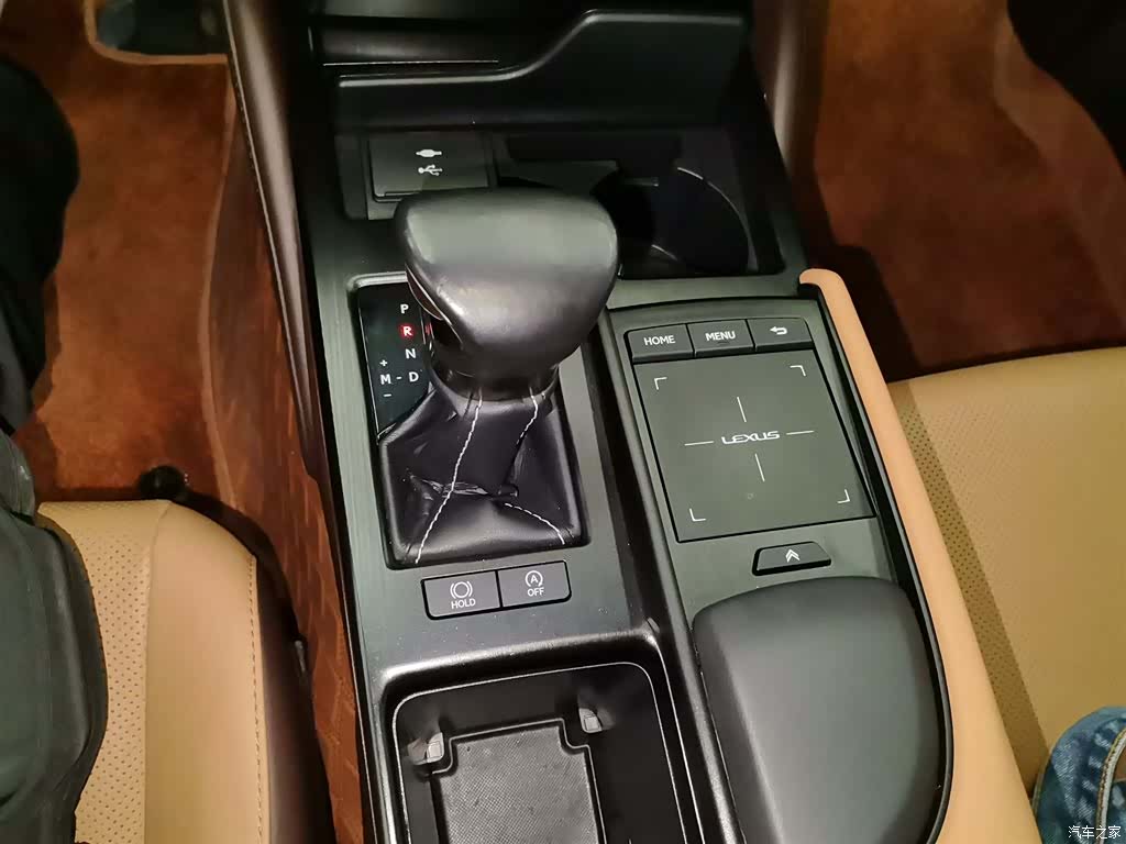 Lexus ES, 2020 7