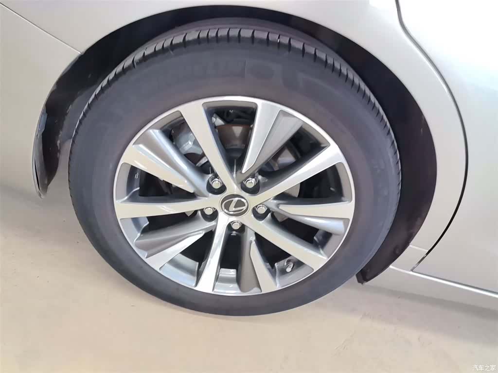 Lexus ES, 2020 22