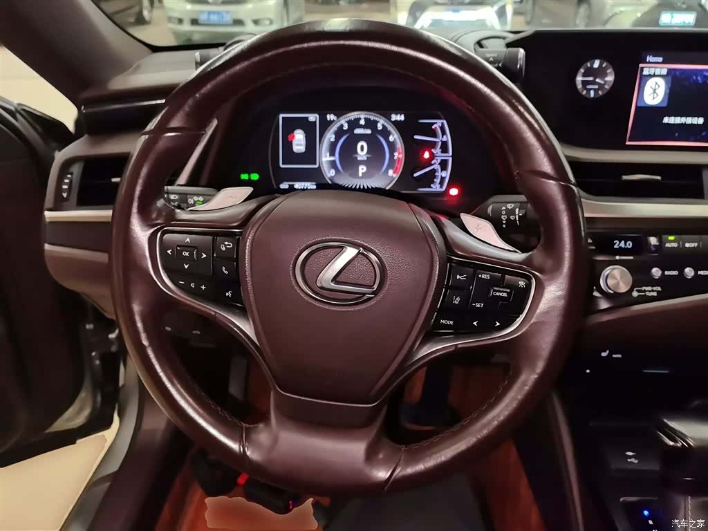 Lexus ES, 2020 3
