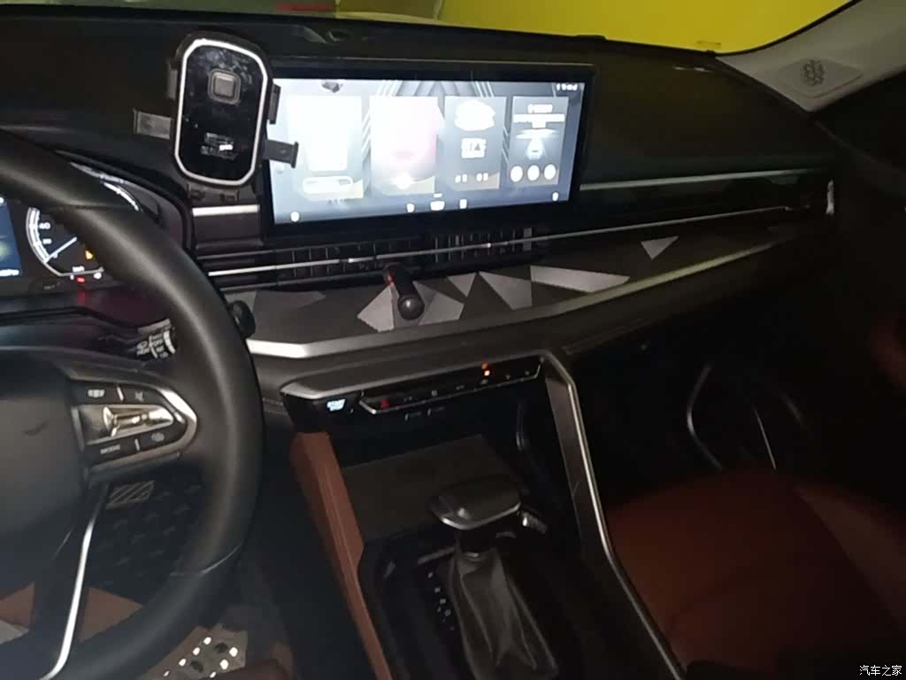 Geely X6, 2023 13