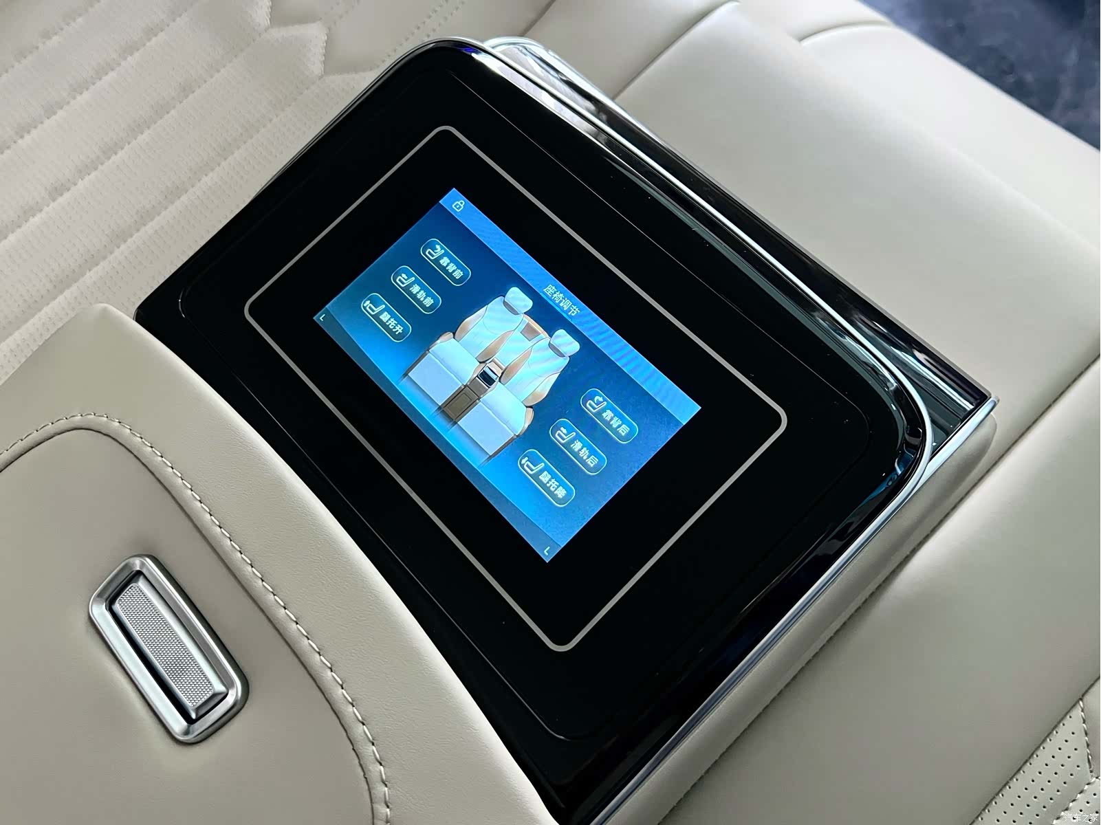 Mercedes-Benz V-Class, 2025 22