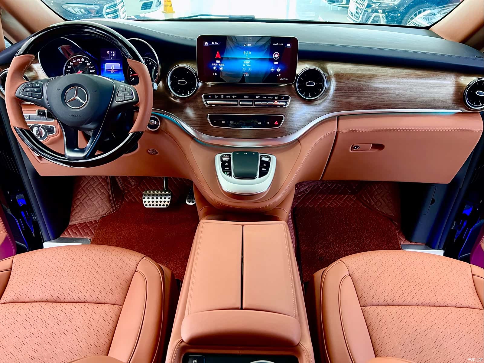 Mercedes-Benz V-Class, 2022 9