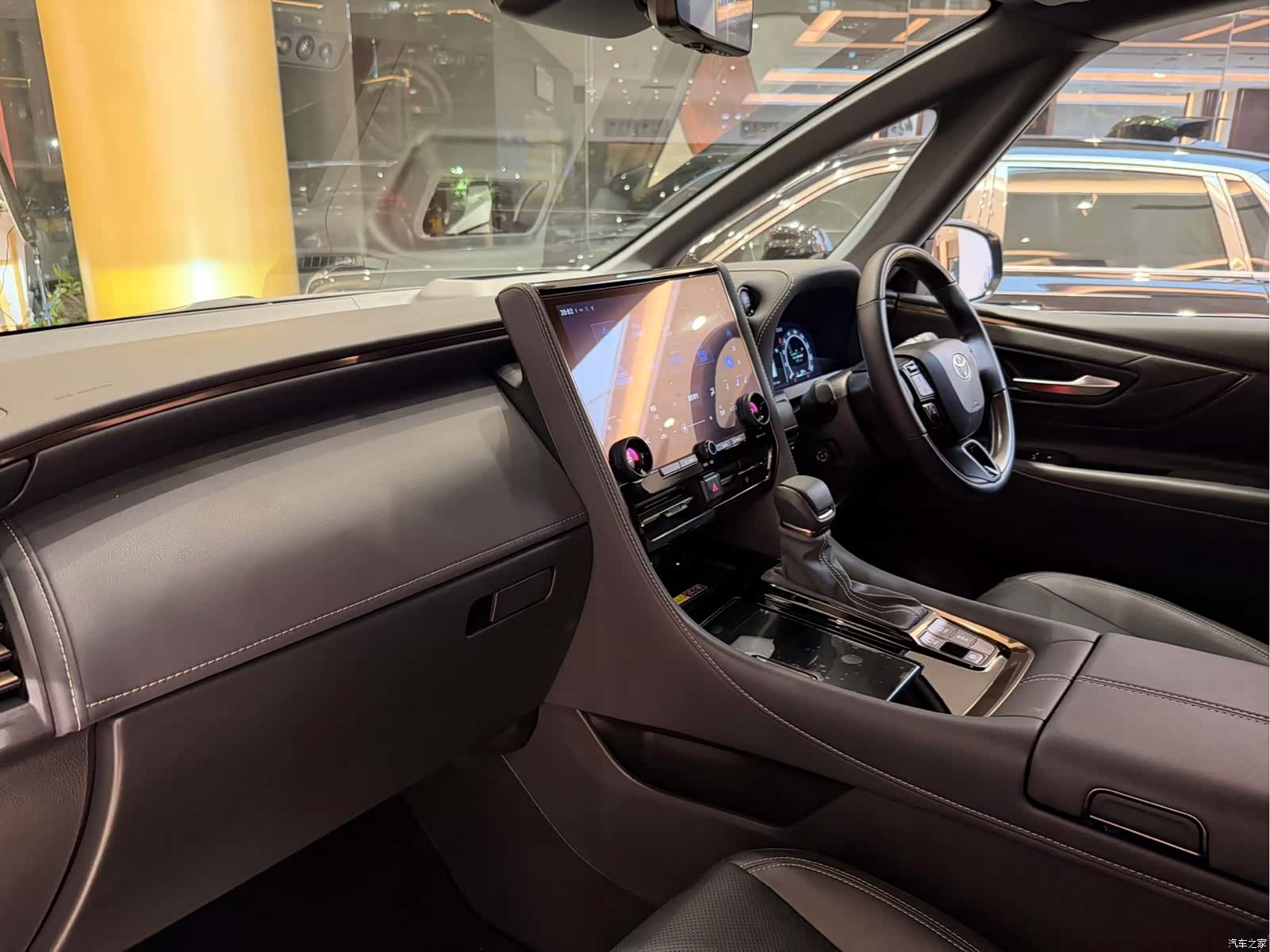 Toyota Alphard, 2026 6