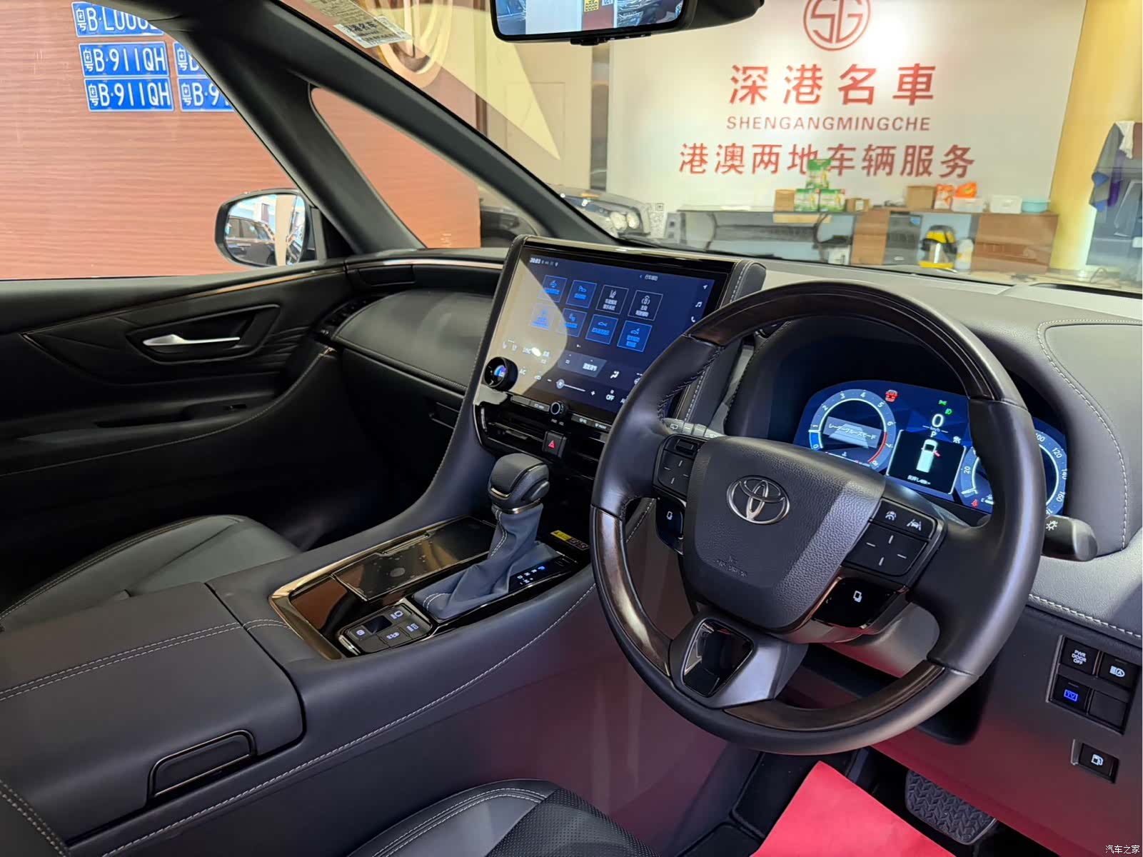 Toyota Alphard, 2026 все фото