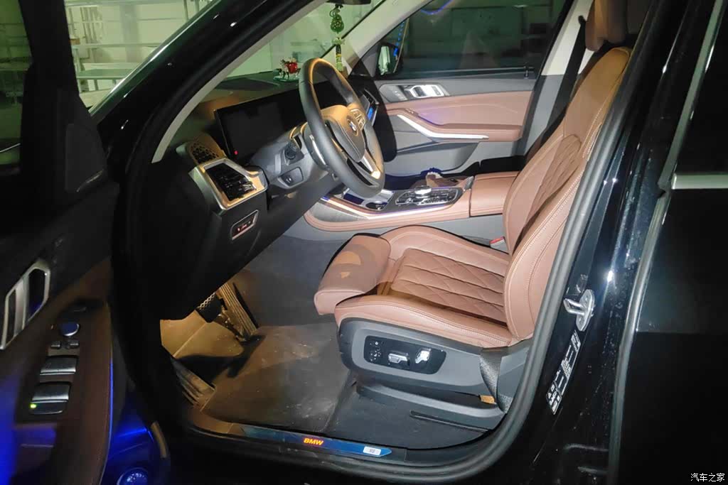 BMW X7, 2024 9