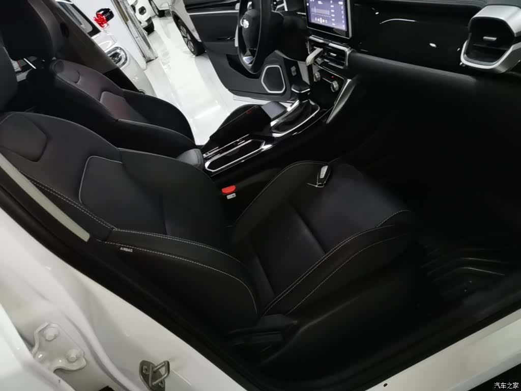 Geely Coolray, 2025 25
