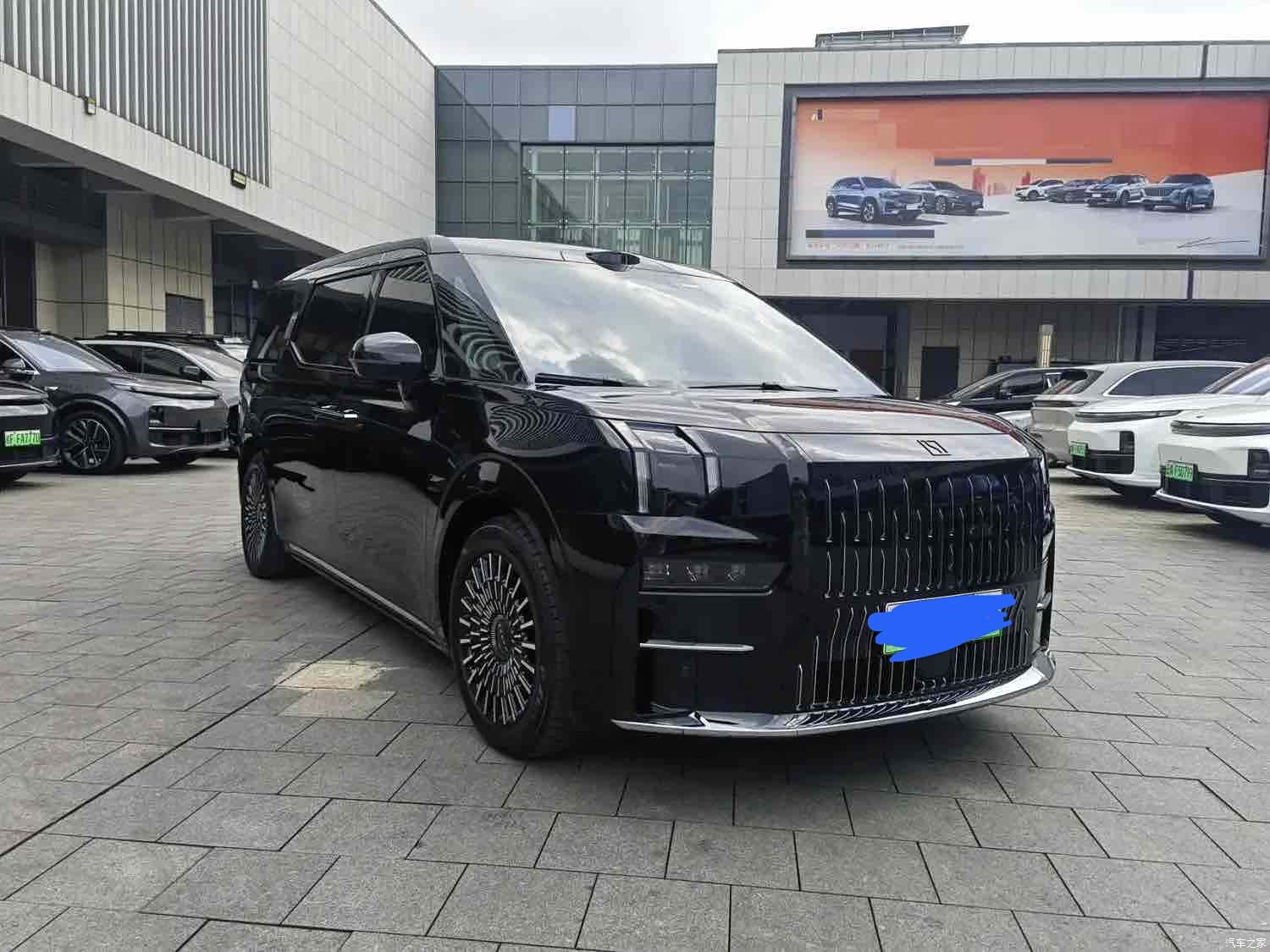 Zeekr 009, 2025 3