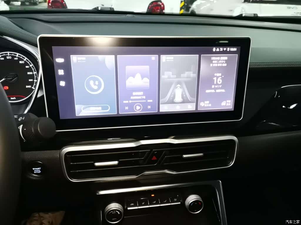 Geely Coolray, 2025 13