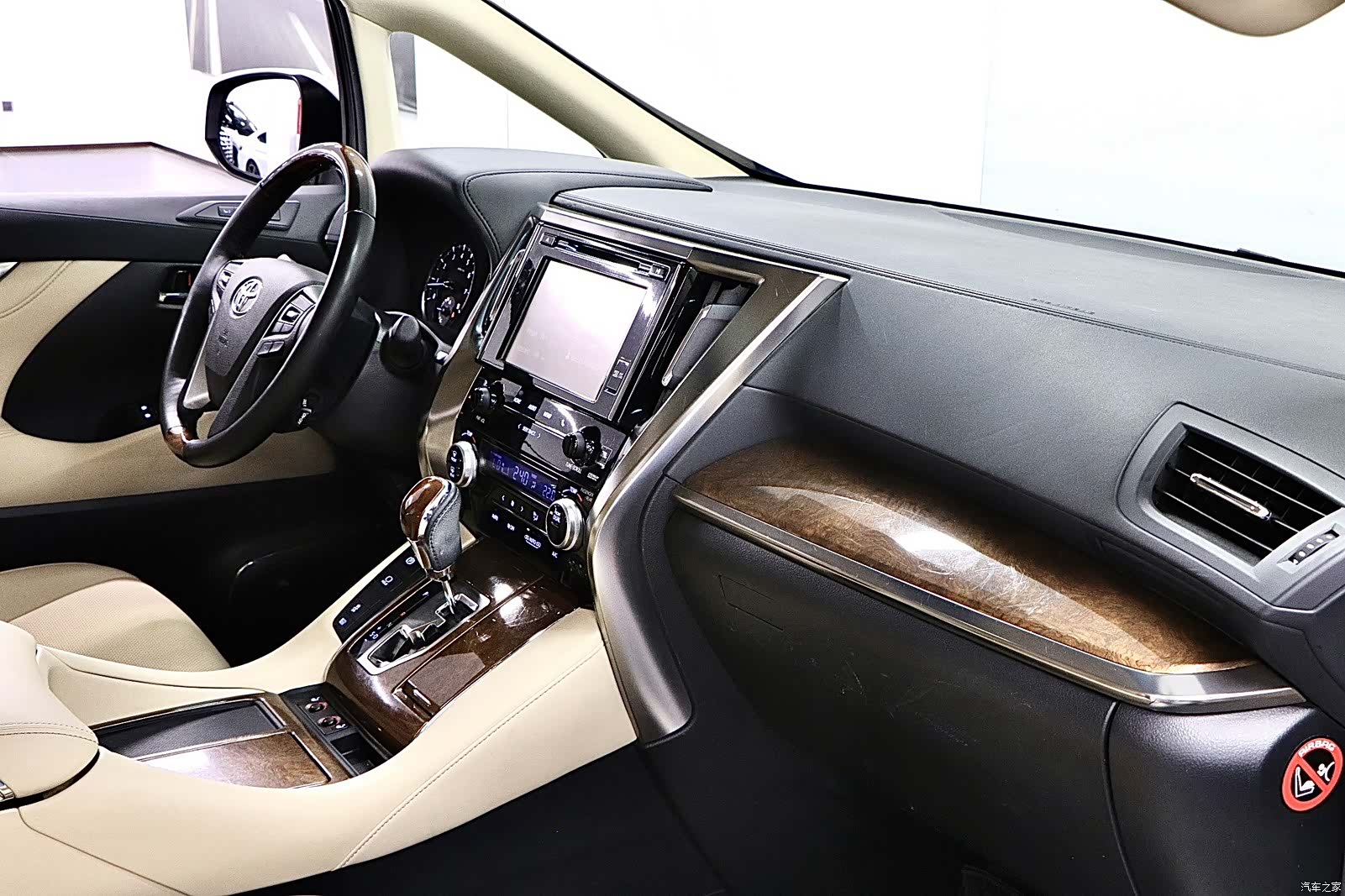 Toyota Alphard, 2017 15